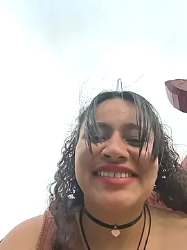 Yaya_watson: διαδικτυακό σόου στην κάμερα