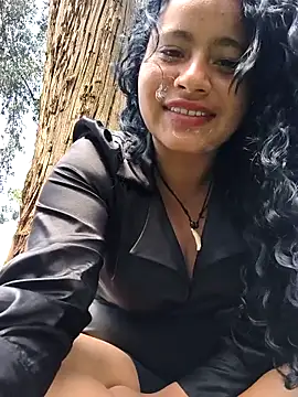 Pokazy przed kamerką – Yaya_watson