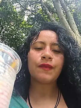 Yaya_watson Show in webcam