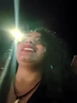 Yaya_watson: διαδικτυακό σόου στην κάμερα