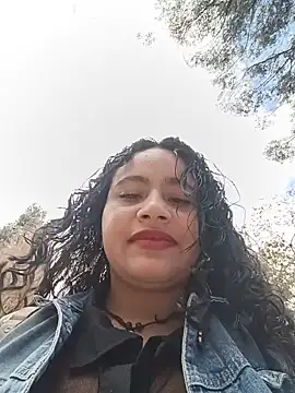 Yaya_paid Show in webcam