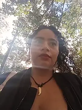 Yaya_paid élő XXX-chatje