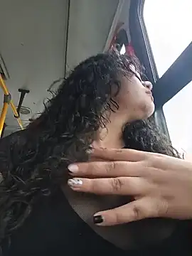 Yaya_paid élő XXX-chatje