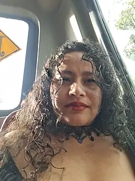 Chatroom XXX en direct de Yaya_paid
