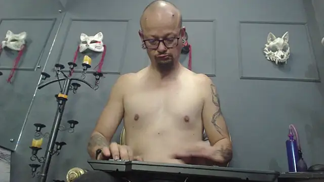 zain_kreigger Show in webcam