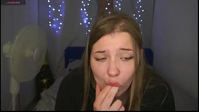 CuteSharloti's Live XXX Chat