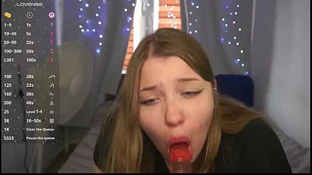 CuteSharloti's Live XXX Chat