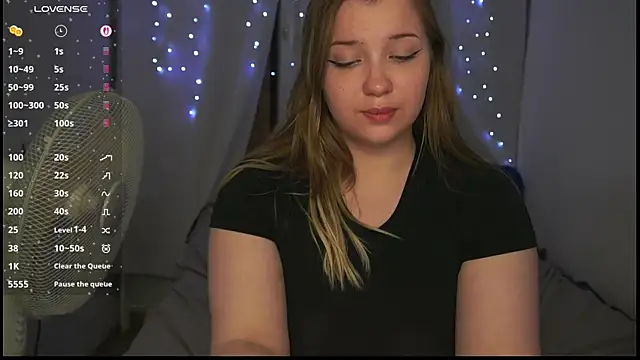 חדר צ'אט בשידור חי של CuteSharloti