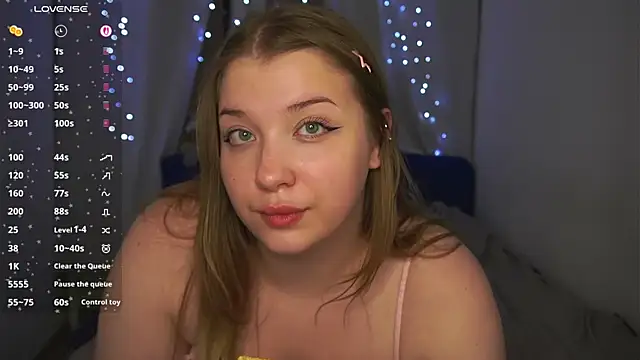 CuteSharloti's Live XXX Chat