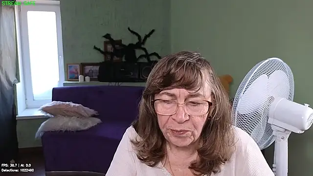Betty_Brick's Webcam Show
