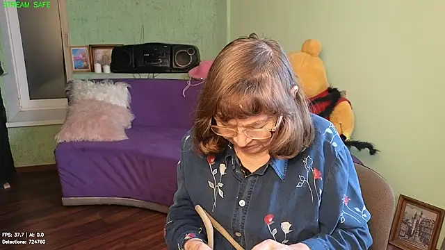Pokazy przed kamerką – Betty_Brick