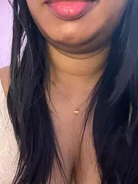 Tamil_Maayan Webbikameraesitys