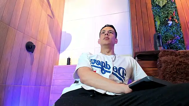 Dustin_Sonne Pertunjukan Webcam