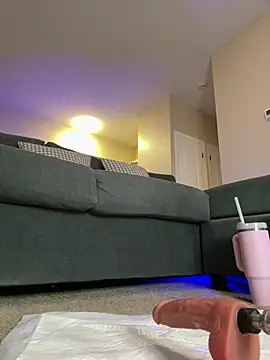 yourlilsecreetのウェブカメラショー