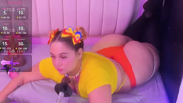 sharlotthe_bigass' Live XXX Chat