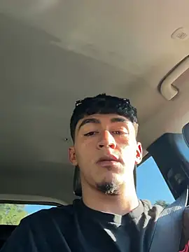הופעת וובקאם של BadboyXXXMZ