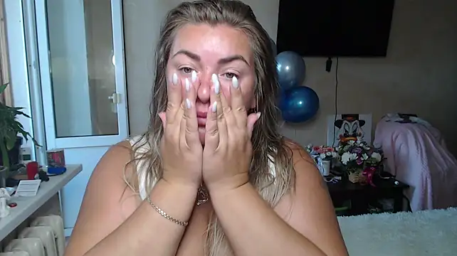 NikaSkylink Live XXX-chat