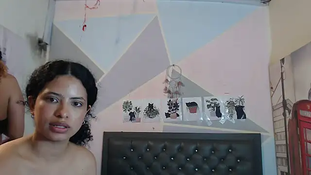 Adut_Akech Show in webcam