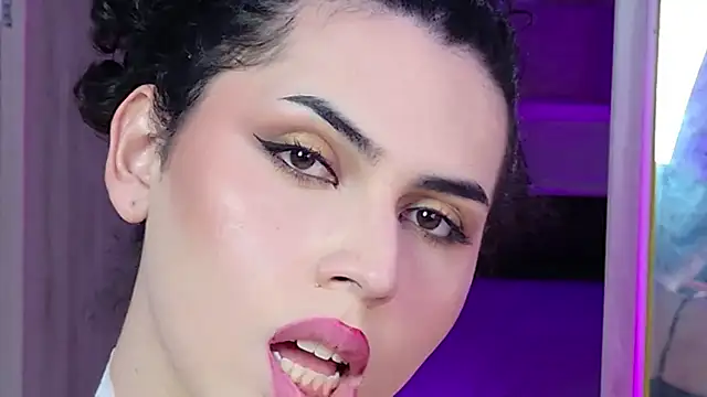 הופעת וובקאם של LadyMonroe_