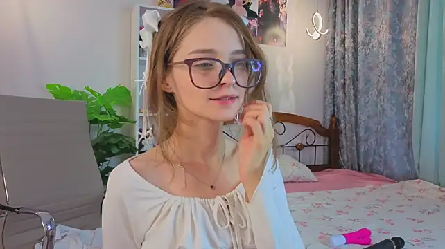 vialeta_baby: διαδικτυακό σόου στην κάμερα