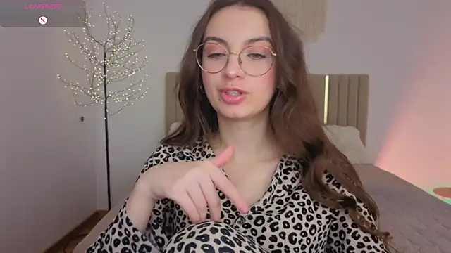 Real_cutie1's Live Chat Room