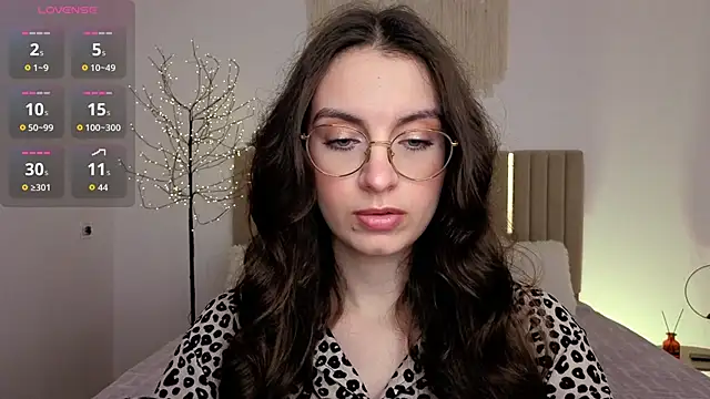Real_cutie1 Show in webcam