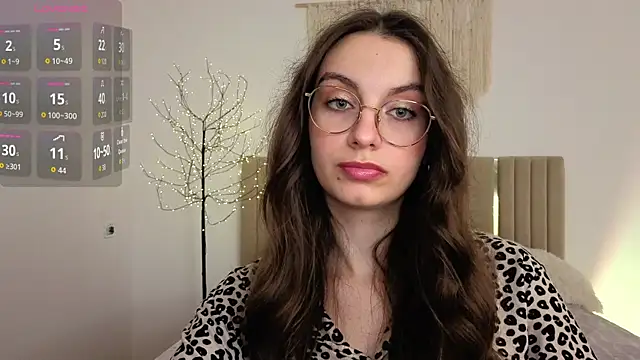 Real_cutie1 Show in webcam