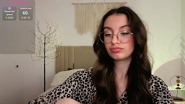 Show modela Real_cutie1 na web-kameri