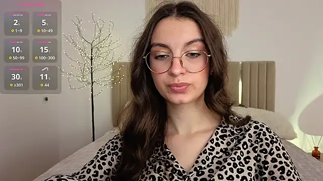 Real_cutie1 Show in webcam