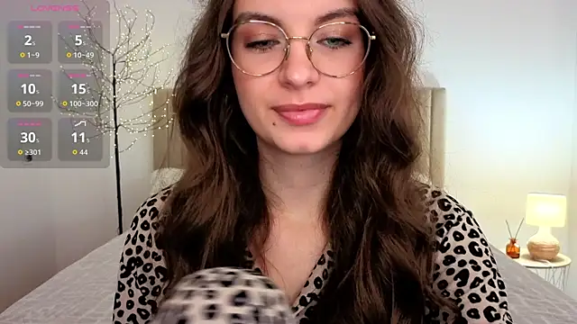 Real_cutie1 Show in webcam