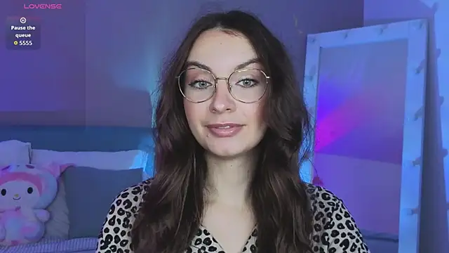 Real_cutie1 Show in webcam