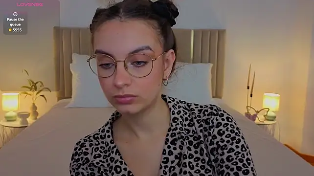 Real_cutie1 Show in webcam