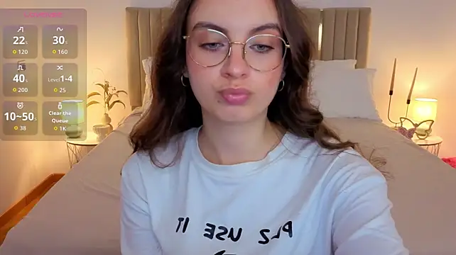 Real_cutie1 Show in webcam