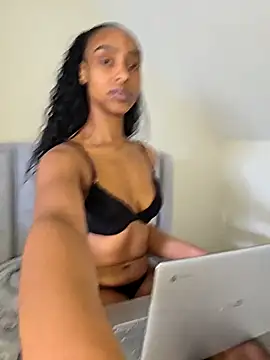Hazel_Dollxx Show in webcam