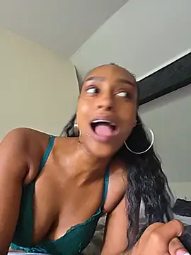 Show modela Hazel_Dollxx na web-kameri