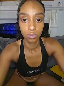 Hazel_Dollxx Show in webcam