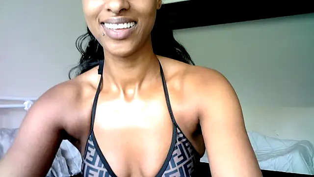 Hazel_Dollxx Show in webcam
