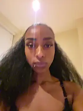 Hazel_Dollxx Show in webcam