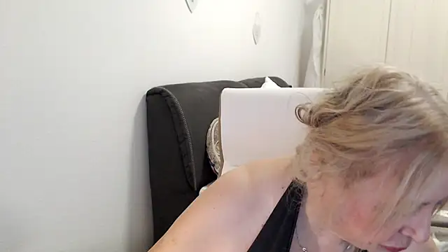 SusiLifeXXX's Live XXX Chat