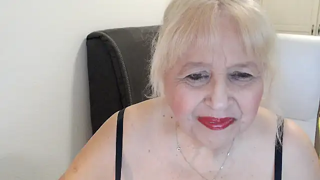 SusiLifeXXX Шоу с уебкамера