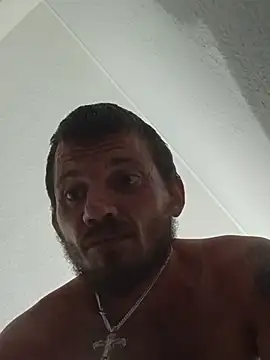 Živá chatovací místnost areyouseriousss