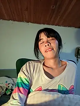 צ'אט XXX בשידור חי של Dolli_virginpussy