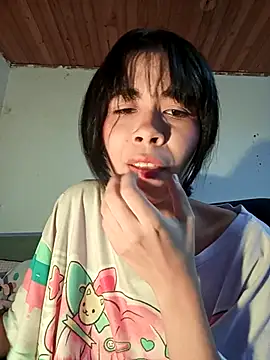 Chat +18 de Dolli_virginpussy ao vivo