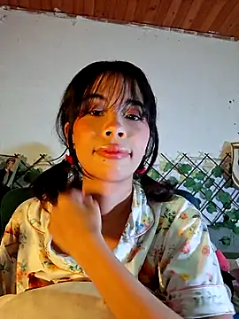 XXX chat uživo modela Dolli_virginpussy