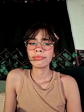 Dolli_virginpussy Adlı Modelin Canlı Sohbet Odası