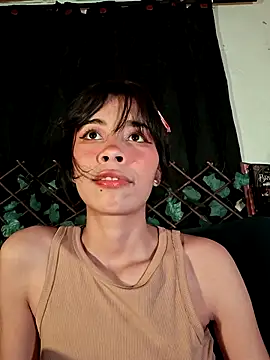 ห้องแชทสดของ Dolli_virginpussy