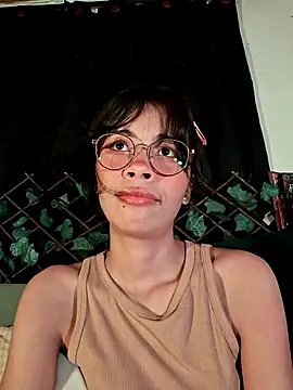 Chat soba uživo modela Dolli_virginpussy