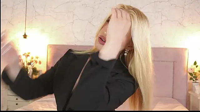 הופעת וובקאם של ChannelAngeless