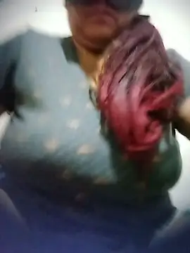 Saramilf36's Webcam Show