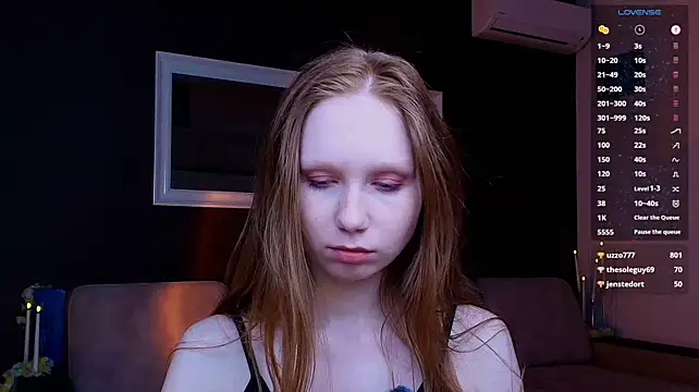 Chat +18 de FoxyMira ao vivo
